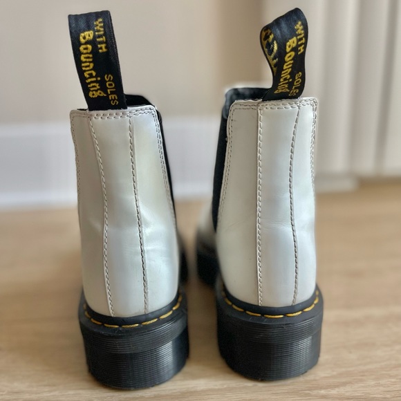 Dr. Martens | 2976 Chunky Quad White Leather Chelsea Boots Size: 8 - Picture 7 of 10